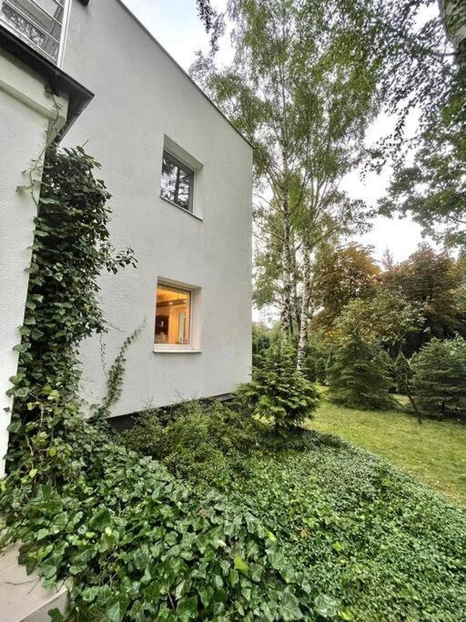 Beautiful Villa With Garden In Milanowek Екстериор снимка