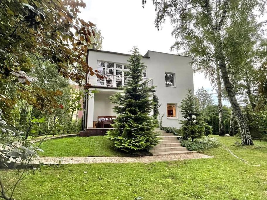 Beautiful Villa With Garden In Milanowek Екстериор снимка
