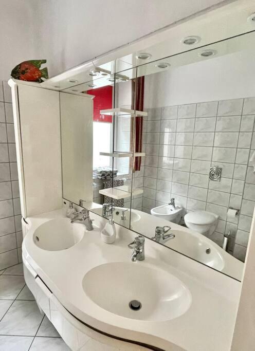Beautiful Villa With Garden In Milanowek Екстериор снимка