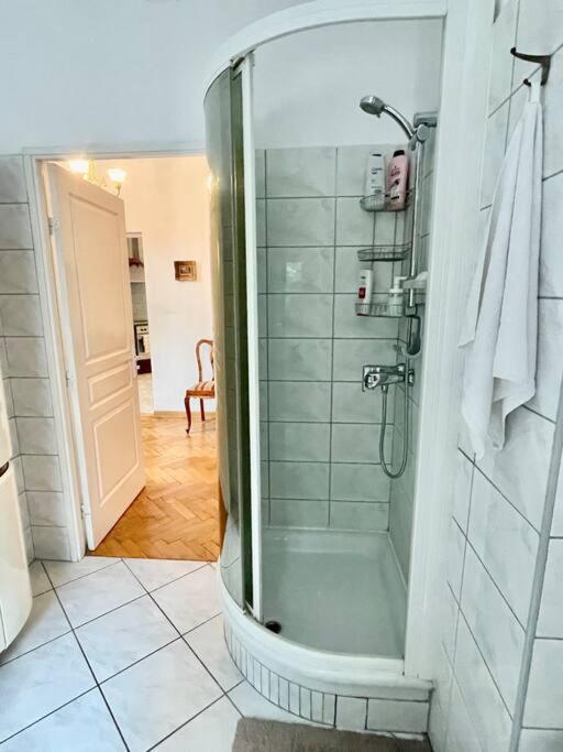 Beautiful Villa With Garden In Milanowek Екстериор снимка