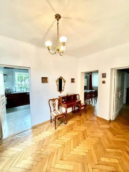 Beautiful Villa With Garden In Milanowek Екстериор снимка