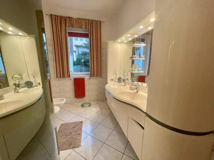 Beautiful Villa With Garden In Milanowek Екстериор снимка